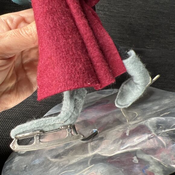 Vintage ANNALEE Ice Skating Doll 11" Skater Winter Top Hat Victorian Christmas - Picture 9 of 10